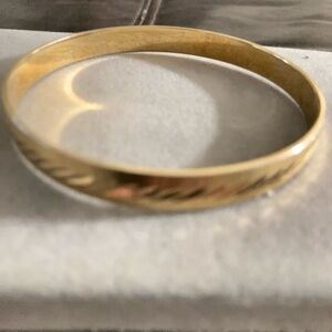 Gold-Tone Bangle Bracelet vintage monte
